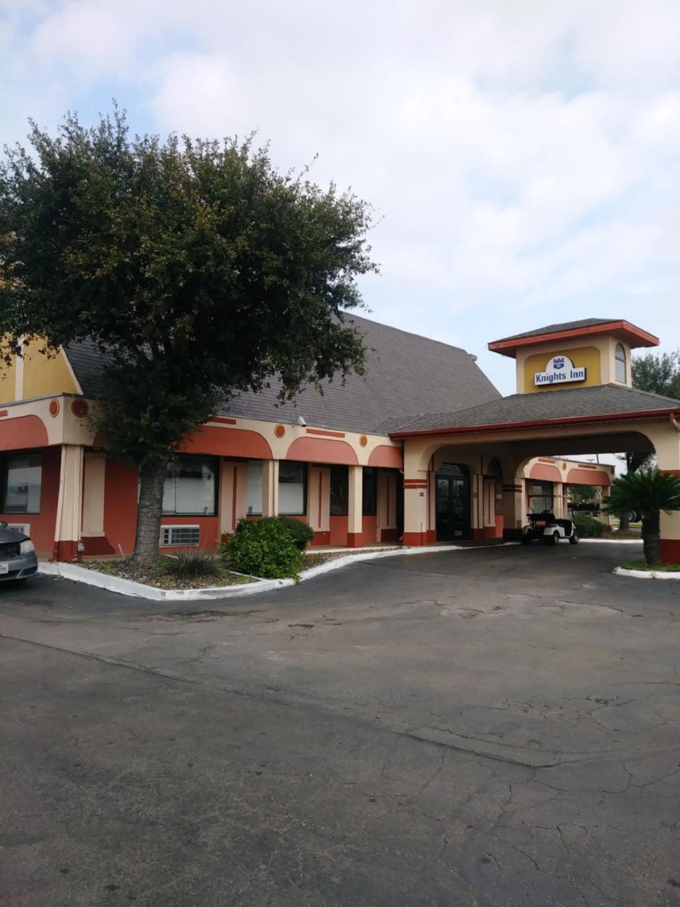 Knights Inn San Antonio Near Frost Bank Center Exterior photo